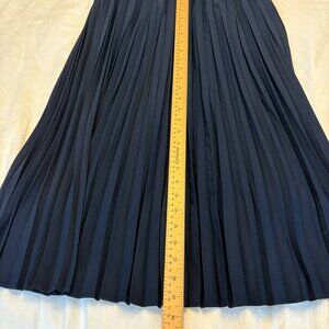 UNIQLO Women’s Pleated Midi Skirt – Navy